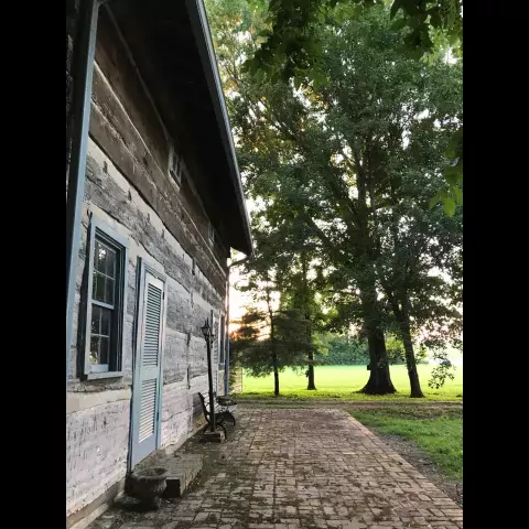 Exterior of the Bridal House in Cottontown, Tennessee